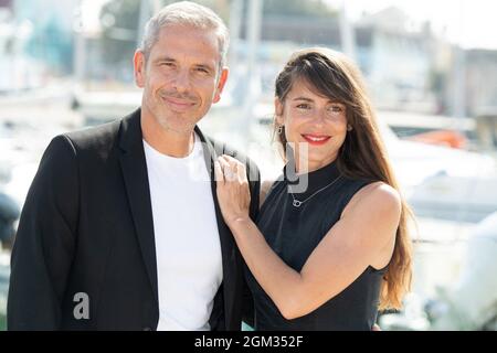 Medi Sadoun et Audrey Dana assistent à l'ami qui n'existe pas photocall lors du 23e Festival de fiction TV à la Rochelle, le 16 septembre 2021 à la Rochelle, France. Photo de David Niviere/ABACAPRESS.COM Banque D'Images