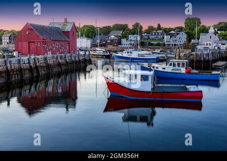 Motif Number One ME - le motif de Nouvelle-Angleterre numéro un lever de soleil par excellence. Situé sur Bradley Wharf dans la ville portuaire de Rockport. Numéro de motif O Banque D'Images