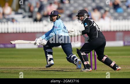 La batte de Sophia Dunkley en Angleterre lors du premier match international d'une journée au Bristol County Ground, à Bristol. Date de la photo : jeudi 16 septembre 2021. Voir PA Story CRICKET England Women. Le crédit photo devrait se lire comme suit : David Davies/PA Wire. RESTRICTIONS : usage éditorial uniquement. Aucune utilisation commerciale sans le consentement écrit préalable de la BCE. Utilisation d'images fixes uniquement. Aucune image mobile à émuler. Pas de suppression ou d'obscurcissement des logos du sponsor. Banque D'Images