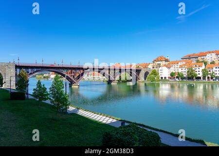 Glavni vieux la plupart à Maribor avec une belle vue de la vieille ville fin prêté quartier jour d'été. Banque D'Images