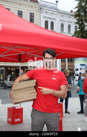 SPD Bundeslags-Kandidat Hartmut Prausen-Kosubek BEI der Wahlkampfveranstaltung 'Pizza & Politik' auf dem Marienplatz. Görlitz, 16.09.2021 Banque D'Images