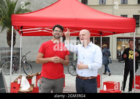 SPD lkags-Kandidat Hartmut Preuse-Kosubek und Henning Homann, Generalsekretär der SPD Sachsen, BEI der Wahampfveranstaltung 'Pizza & Politik' a Banque D'Images