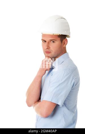 Travailleur en casque pensant sur fond blanc Banque D'Images