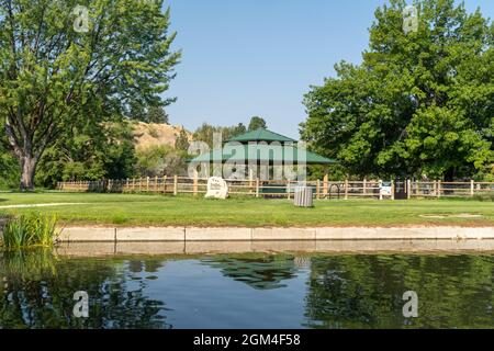 Boise, Idaho - 20 août 2021 : panneau du parc pour chiens de Dog Island, une zone pour chiens en laisse au parc Ann Morrison Banque D'Images