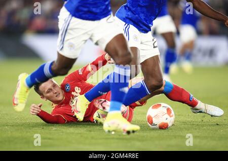 Piotr Zielinski de Napoli pendant Leicester City v Napoli, UEFA Europa League football Match, King Power Stadium, Leicester, Royaume-Uni. 16 septembre 2021. Crédit : Michael Zemanek/Alamy Live News Banque D'Images