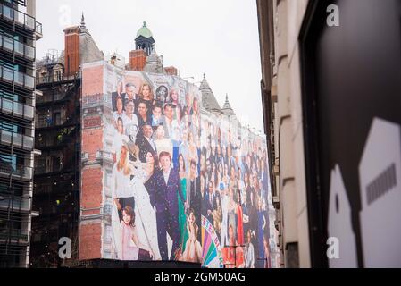 Visages célèbres peints sur le côté d'un bâtiment à Londres le 27 janvier 2017. Banque D'Images