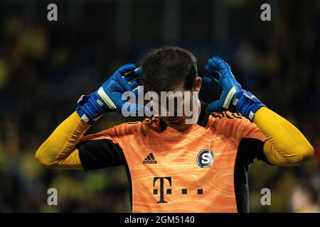 Broendby, Danemark. 16 septembre 2021. Le gardien de but Florin Nita (1) de Sparta Prague vu pendant le match de l'UEFA Europa League entre Broendby IF et Sparta Prague à Broendby Stadion à Broendby. (Crédit photo : Gonzales photo/Alamy Live News Banque D'Images