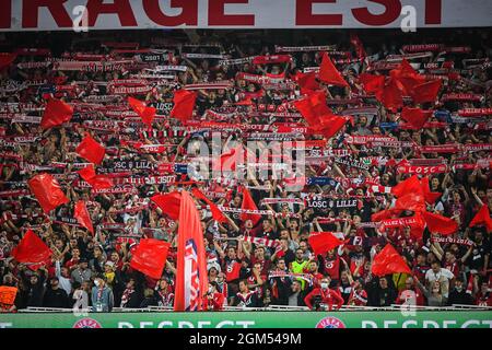 Les supporters de Lille lors de la Ligue des champions de l'UEFA, de la scène du Groupe, du match de football du Groupe G entre l'OSC de Lille (LOSC) et Verein fur Leibesubungen Wolfsburg le 14 septembre 2021 au stade Pierre Mauroy à Villeneuve-d'Ascq, France - photo Matthieu Mirville / DPPI Banque D'Images