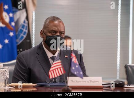 Arlington, États-Unis d'Amérique. 15 septembre 2021. Arlington, États-Unis d'Amérique. 15 septembre 2021. Le secrétaire américain à la Défense, Lloyd J. Austin III, au cours de pourparlers bilatéraux avec le ministre australien de la Défense, Peter Dutton, au Pentagone le 15 septembre 2021 à Arlington, en Virginie. Crédit : SSTGT. Brittany Chase/DOD/Alamy Live News Banque D'Images