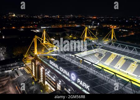 Dortmund, Allemagne - octobre 2020: Westfalenstadion se prépare à accueillir le match à domicile de Borussia Dortmund Banque D'Images