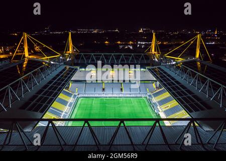 Dortmund, Allemagne - octobre 2020: Westfalenstadion se prépare à accueillir le match à domicile de Borussia Dortmund Banque D'Images