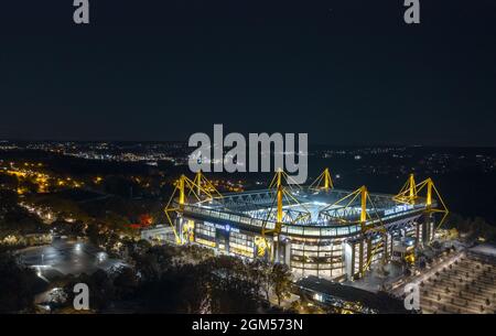 Dortmund, Allemagne - octobre 2020: Westfalenstadion se prépare à accueillir le match à domicile de Borussia Dortmund Banque D'Images