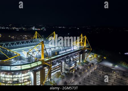 Dortmund, Allemagne - octobre 2020: Westfalenstadion se prépare à accueillir le match à domicile de Borussia Dortmund Banque D'Images