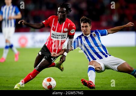 Eindhoven, pays-Bas. 16 septembre 2021. EINDHOVEN, PAYS-BAS - SEPTEMBRE 16 : Bruma du PSV et Martin Zubimendi de Real Sociedad pendant le match de l'UEFA Europa League Group Stage entre le PSV et Real Sociedad au Phillips Stadion le 16 septembre 2021 à Eindhoven, pays-Bas (photo de Broer van den Boom/Orange Pictures) Credit: Orange pics BV/Alay Live News Banque D'Images