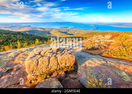 Belle vue sur Bar Harbor et les îles voisines de Cadillac Mountain dans le parc national Acadia Banque D'Images