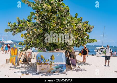 Punta Cana, République Dominicaine - 3 août 2021 : exposition d'art au milieu des belles plages de la République Dominicaine Banque D'Images