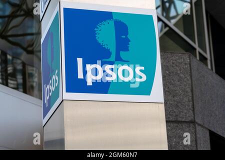 Le logo Ipsos est visible à l'extérieur de leur immeuble de bureaux à Toronto, Canada. Banque D'Images