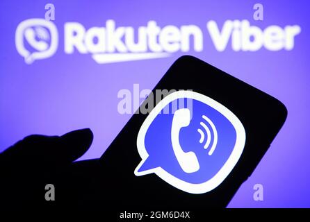 Ukraine. 17 septembre 2021. Dans cette illustration, un logo Viber (Rakuten Viber) apparaît sur un smartphone et un écran de pc. Crédit : SOPA Images Limited/Alamy Live News Banque D'Images