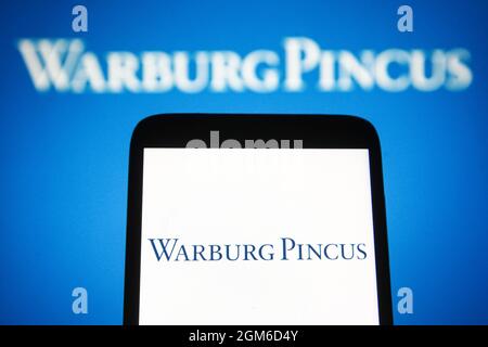 Ukraine. 17 septembre 2021. Dans cette illustration, un logo Warburg Pincus apparaît sur un smartphone et un écran de pc. Crédit : SOPA Images Limited/Alamy Live News Banque D'Images