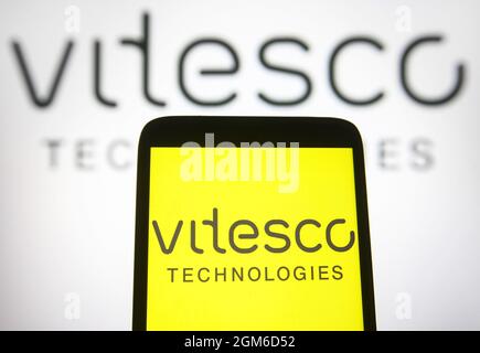 Ukraine. 17 septembre 2021. Sur cette photo, un logo Vitesco technologies apparaît sur un smartphone et un écran de pc. Crédit : SOPA Images Limited/Alamy Live News Banque D'Images