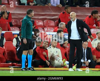 Anfield, Liverpool, Royaume-Uni. 15 septembre 2021. UEFA Champions League football, Liverpool contre AC Milan; Stefano Pioli, directeur de l'AC Milan, réagit au quatrième crédit officiel: Action plus Sports/Alay Live News Banque D'Images