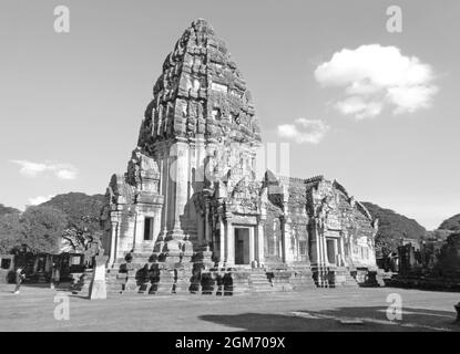 Image monochrome de Prasat Hin Phimai, magnifique temple khmer ancien à Nakhon Ratchasima Porvince, Thaïlande Banque D'Images