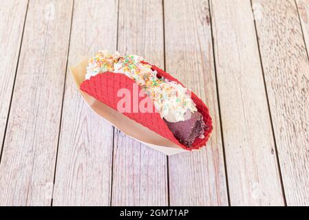 Glace à l'intérieur d'un cookie mexicain à tacos Banque D'Images