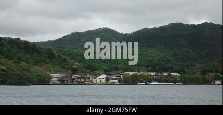 Paysage du lac Towada à Aomori, Japon. Le lac Towada est le plus grand lac de cratère de l'île Honshu. Banque D'Images