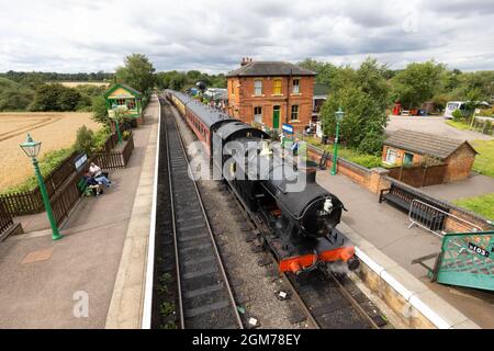 Chemin de fer Epping Ongar, Chemin de fer du patrimoine.Un train à vapeur à North Weald Station, avec moteur à vapeur, Epping, Essex, Royaume-Uni Banque D'Images