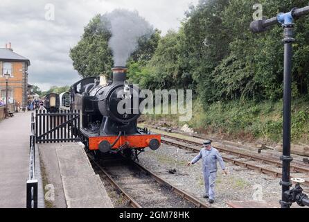 Train d'époque; manœuvrabilité de moteur à vapeur à la gare de North Weald, chemin de fer Epping Ongar, chemin de fer historique, Epping Essex UK Banque D'Images