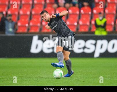 Prag, République tchèque. 16 septembre 2021. Football: Ligue de conférences Europa de l'UEFA, Slavia Prague - 1. FC Union Berlin, scène de groupe, Groupe E, Matchday 1, Eden Arena. Le Robin Knoche de Berlin joue le ballon. Credit: Robert Michael/dpa-Zentralbild/dpa/Alay Live News Banque D'Images