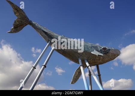 Kiev, Ukraine. 16 septembre 2021. KIEV, UKRAINE - 16 SEPTEMBRE 2021 - Une sculpture de 12 mètres de l'artiste Valerii Korshunov est installée au centre d'exposition d'Ukraine pour refléter l'état de la pollution de l'air à l'aide de lumières interactives, Kiev, capitale de l'Ukraine crédit: UKRINFORM/Alay Live News Banque D'Images