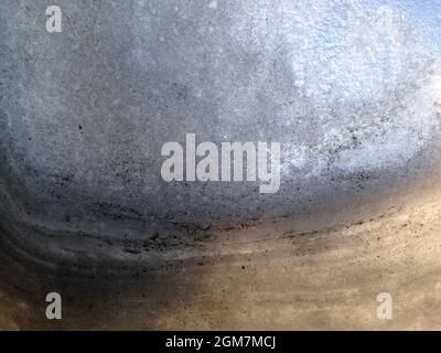 La fonte de la glace fait tomber la neige d'hiver Banque D'Images