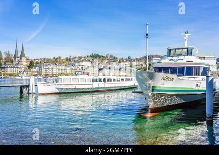 LUCERNE, SUISSE - AVRIL 15,2018: Panorama du centre historique de Lucerne en une belle journée d'hiver, Suisse, Europe. Banque D'Images