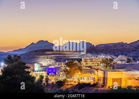 MUDI MUSA, JORDANIE - 13 OCTOBRE 2018 : vue panoramique de la ville de Wadi Musa située dans le sud de la Jordanie et la ville la plus proche du site archéologique de P Banque D'Images