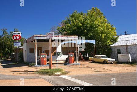 Palestine, Texas - octobre 17 : station-service abandonnée près du palais de justice du comté d'Anderson dans la petite ville rurale du Texas Banque D'Images