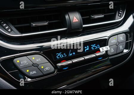Gros plan système de ventilation de voiture et climatisation - détails et commandes de la voiture moderne. Banque D'Images