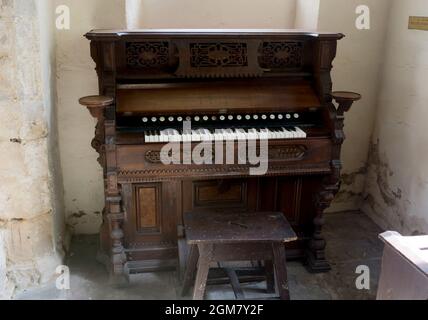 Un harmonium dans l'église Saint-Pierre, Horninghold, Leicestershire, Angleterre, Royaume-Uni Banque D'Images