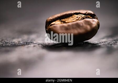 Grain de café macro, mélange torréfié avec saveur riche, meilleure boisson du matin et mélange de luxe Banque D'Images