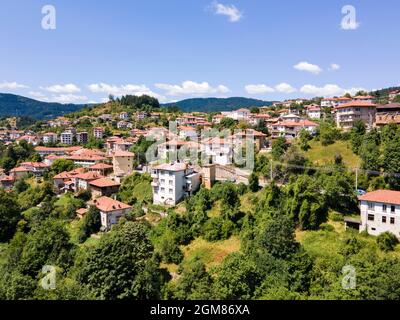 Vue aérienne du village de Momchilovtsi, région de Smolyan, Bulgarie Banque D'Images