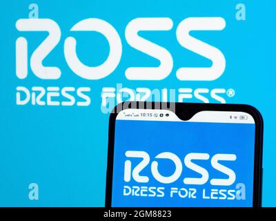 Ukraine. 17 septembre 2021. Dans cette illustration, le logo de Ross Stores, Inc. Est affiché sur un smartphone et en arrière-plan. (Photo par Igor Golovniov/SOPA Images/Sipa USA) crédit: SIPA USA/Alay Live News Banque D'Images