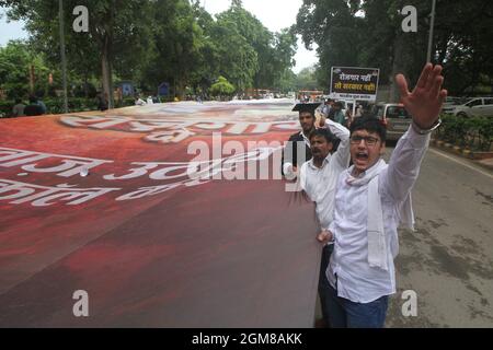 New Delhi, Inde. 17 septembre 2021. Les membres du parti du Congrès indien de la jeunesse (IYC) ont crié des slogans lors d'une protestation contre la montée du chômage dans le pays à l'occasion du 71e anniversaire du Premier ministre Narendra Modi comme « Journée nationale du chômage » à New Delhi, en Inde, le 17 septembre 2021. Photo par Anshuman Akash/ABACAPRESS.COM crédit: Abaca Press/Alay Live News Banque D'Images