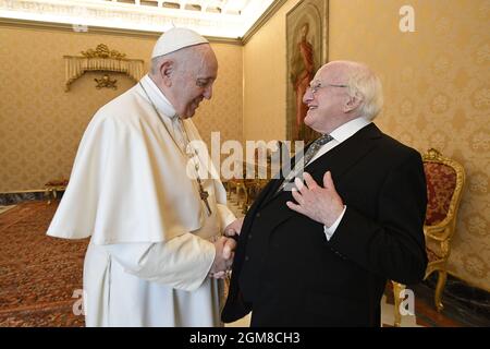 Rome, Italie. 17 septembre 2021. Italie, Rome, Vatican, 21/09/17. Le pape François rencontre Michael Higgins, président de l'Irlande au Vatican. Crédit : Agence photo indépendante/Alamy Live News Banque D'Images