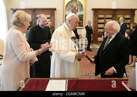 Rome, Italie. 17 septembre 2021. Italie, Rome, Vatican, 21/09/17. Le pape François rencontre Michael Higgins, président de l'Irlande au Vatican. Crédit : Agence photo indépendante/Alamy Live News Banque D'Images