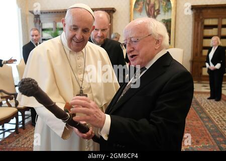 Rome, Italie. 17 septembre 2021. Italie, Rome, Vatican, 21/09/17. Le pape François rencontre Michael Higgins, président de l'Irlande au Vatican. Crédit : Agence photo indépendante/Alamy Live News Banque D'Images