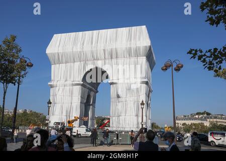 ARC DE TRIOMPHE ENVELOPPÉ PAR L'INSTALLATION DE CHRISTO Banque D'Images