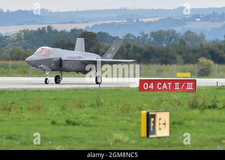 Mosnov, République tchèque. 17 septembre 2021. L'avion polyvalent de 5e génération F-35 Lightning II a atterri à Ostrava, en République tchèque, le 17 septembre 2021, avant les jours de l'OTAN et les jours de l'Armée de l'Air tchèque du week-end. Crédit: Jaroslav Ozana/CTK photo/Alay Live News Banque D'Images