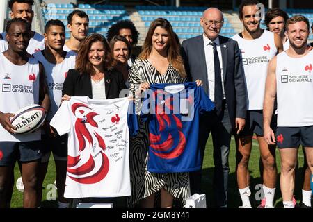 Marcoussis, France. 17 septembre 2021. Marlene Schiappa, déléguée du ministre en charge de la citoyenneté, Bernard Laporte, président de la Fédération française de rugby et Roxana Maracineanu, ministre française des Sports, Visitez le centre national de rugby français pour signer un accord entre le ministère de l'intérieur et la Fédération française de rugby sur la promotion des valeurs de la république et la lutte contre la radicalisation. Marcoussis, France, le 17 septembre 2021. Photo de Daniel Derajinski/ABACAPRESS.COM crédit: Abaca Press/Alay Live News Banque D'Images