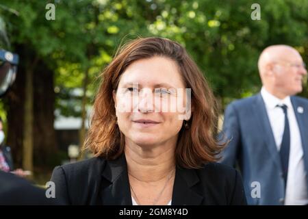 Marcoussis, France. 17 septembre 2021. Roxana Maracineanu, ministre française des Sports, visite le centre national d'entraînement français de rugby pour signer un accord entre le ministère de l'intérieur et la Fédération française de rugby sur la promotion des valeurs de la république et la lutte contre la radicalisation. Marcoussis, France, le 17 septembre 2021. Photo de Daniel Derajinski/ABACAPRESS.COM crédit: Abaca Press/Alay Live News Banque D'Images