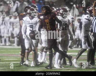 Daytona Beach, Floride, États-Unis. 16 septembre 2021. Bethune Cookman Tight End Kemari Averett (1) pendant la première partie de NCAA de football entre les Alabama A&M Bulldogs et Bethune Cookman Wildcats au Daytona Stadium à Daytona Beach, FL. Roméo T Guzman/CSM/Alamy Live News Banque D'Images